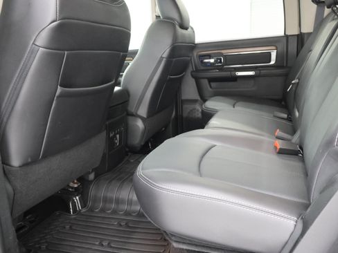 Used 2018 RAM 1500 Laramie w/ Convenience Group AWD/4WD image 9