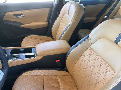 Used 2024 Nissan Sentra SV w/ SV Premium Package image 9