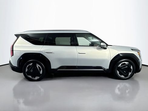 Used 2024 Kia EV9 Land AWD/4WD image 4