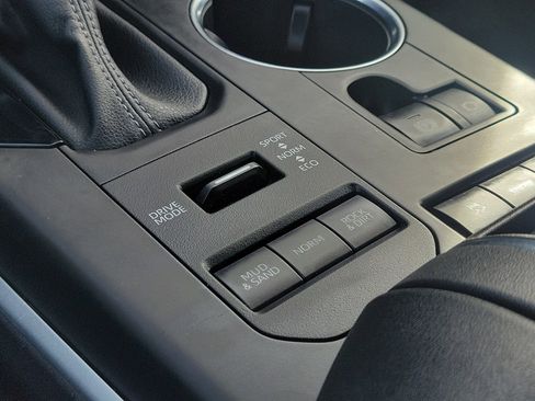 Used 2022 Toyota Highlander XLE image 34