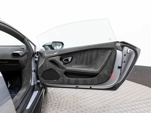 Used 2024 Lamborghini Huracan Sterrato image 37