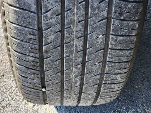 Used 2024 Volkswagen Tiguan SE image 11