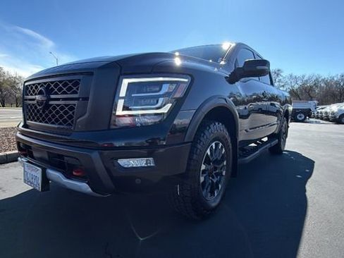 Used 2023 Nissan Titan PRO-4X w/ Pro-4x Convenience Package image 9