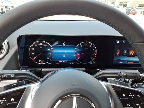 Used 2026 Mercedes-Benz GLA 250 4MATIC image 17