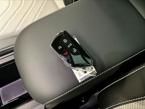 New 2026 Volkswagen Tiguan SE R-Line image 35