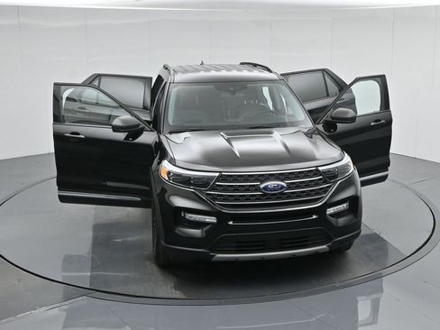 Certified 2022 Ford Explorer XLT w/ Equipment Group 202A image 44