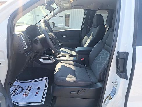 Used 2025 Nissan Frontier SV w/ SV Convenience Package AWD/4WD image 11