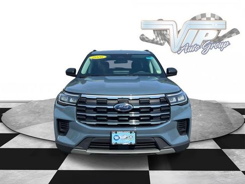 Used 2026 Ford Explorer Active AWD/4WD image 2