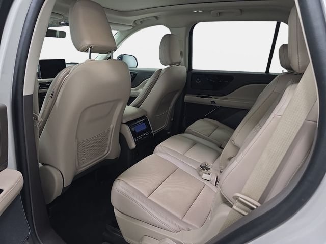 Certified 2023 Lincoln Aviator Reserve w/ Elements Package Plus AWD/4WD image 10