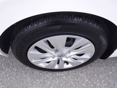 Used 2025 Nissan Sentra S image 4