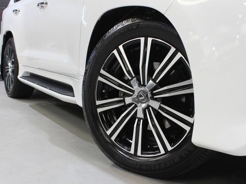 Used 2019 Lexus LX 570 4WD image 13