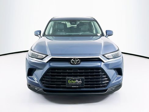 Used 2025 Toyota Grand Highlander AWD image 2