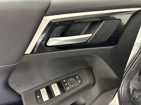 Used 2024 Mitsubishi Outlander SE image 15