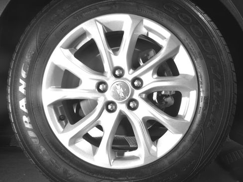 Used 2019 Chevrolet Equinox LT FWD image 11
