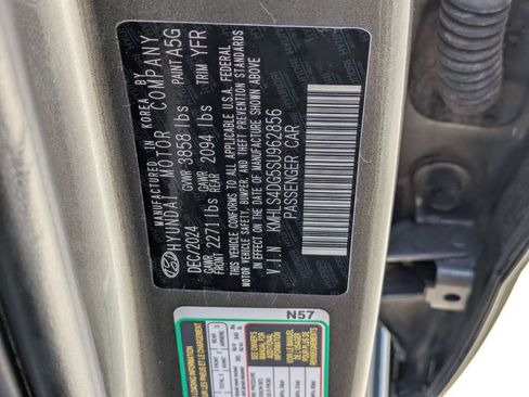 Used 2025 Hyundai Elantra SEL FWD image 32