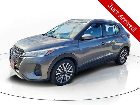 Used 2024 Nissan Kicks SV FWD image 2