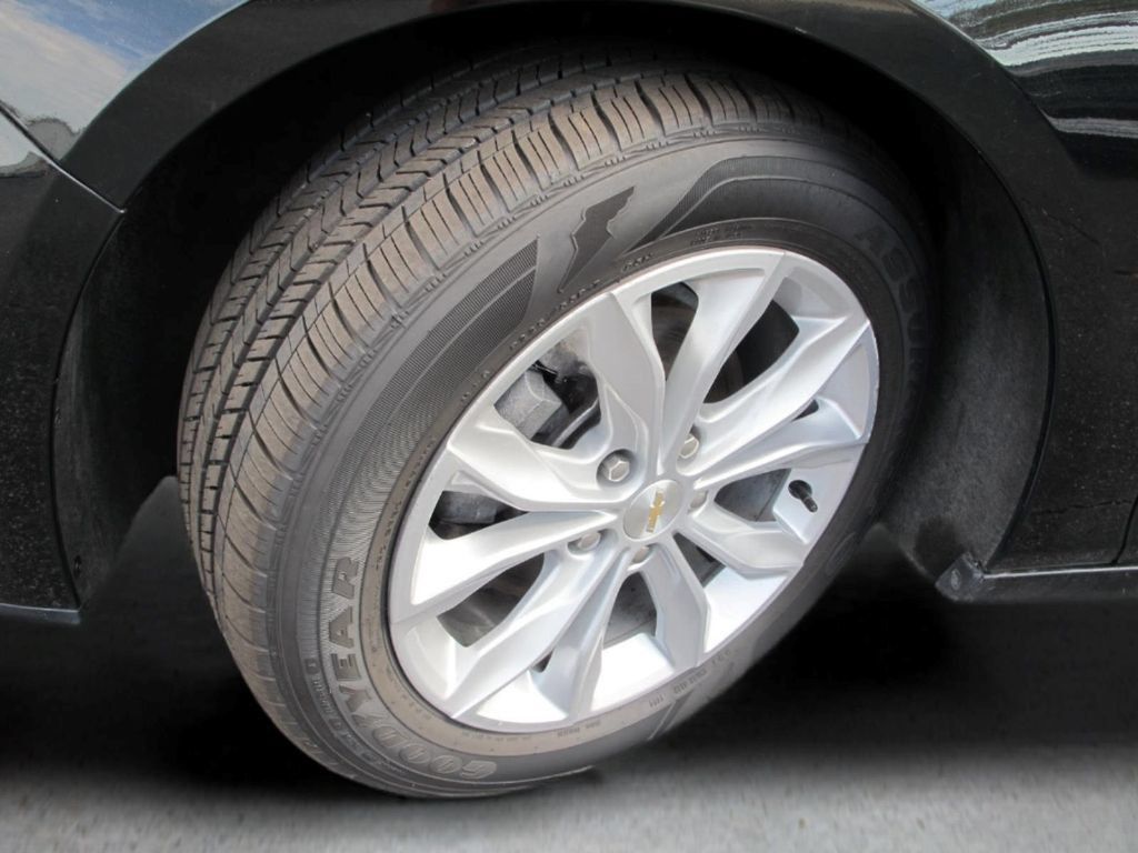 Used 2025 Chevrolet Malibu LT FWD image 25
