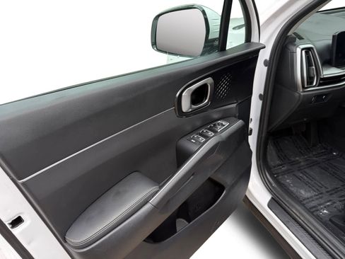 Used 2025 Kia Sorento S FWD image 10
