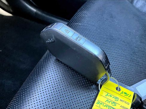 Used 2023 Kia Telluride LX image 25