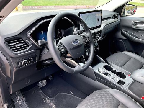 Used 2023 Ford Escape SE image 18