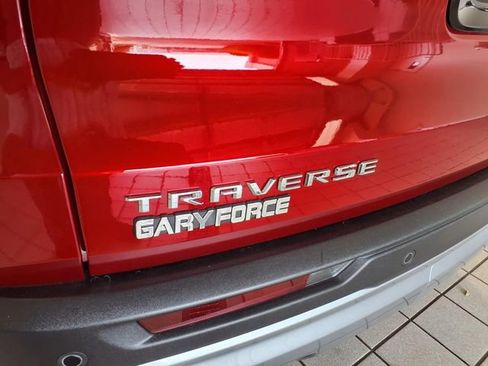 Used 2025 Chevrolet Traverse LT FWD image 24