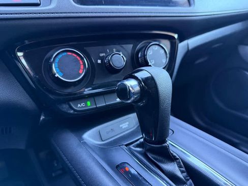 Used 2016 Honda HR-V LX image 17