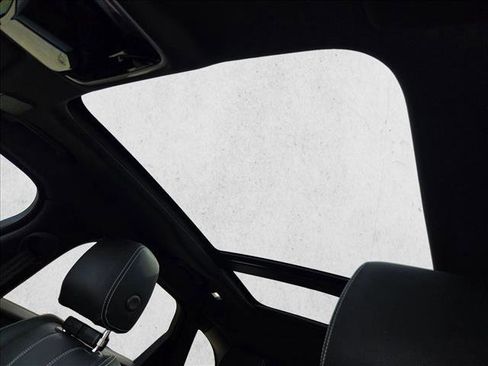 Certified 2022 Land Rover Range Rover Velar R-Dynamic S image 15