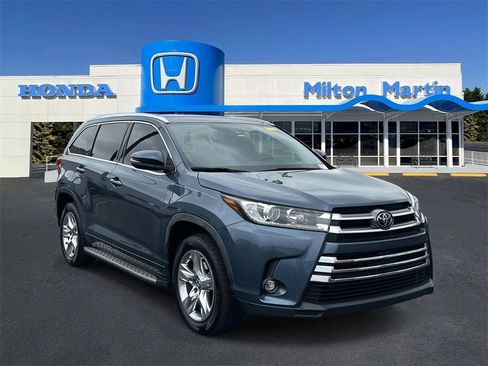Used 2019 Toyota Highlander Limited image 1