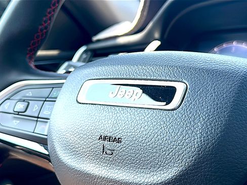 Used 2022 Jeep Grand Cherokee Trailhawk AWD/4WD image 30