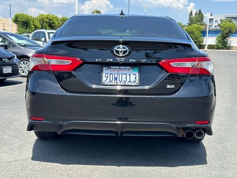 Used 2019 Toyota Camry SE FWD image 12