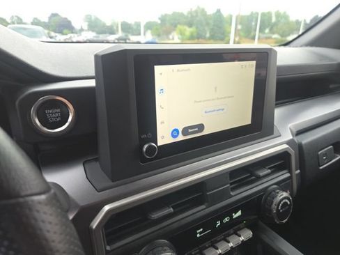 Used 2025 Toyota 4Runner SR5 AWD/4WD image 7