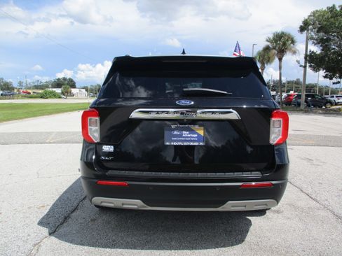 Certified 2022 Ford Explorer XLT w/ Equipment Group 202A image 6