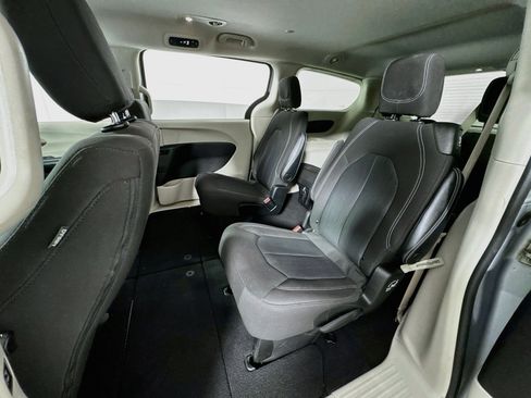 Used 2023 Chrysler Voyager LX FWD image 20
