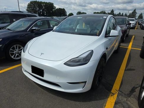 Used 2024 Tesla Model Y Performance AWD/4WD image 3