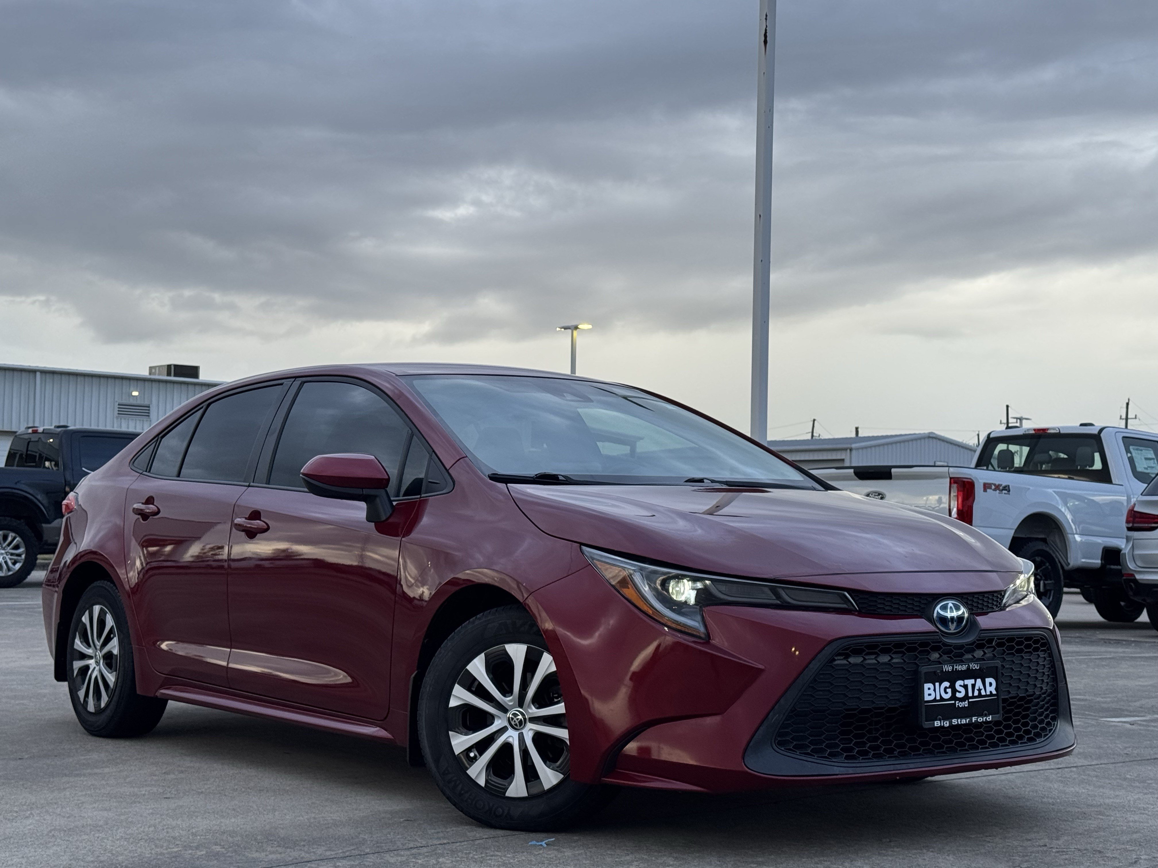 Used 2022 Toyota Corolla LE FWD image 2