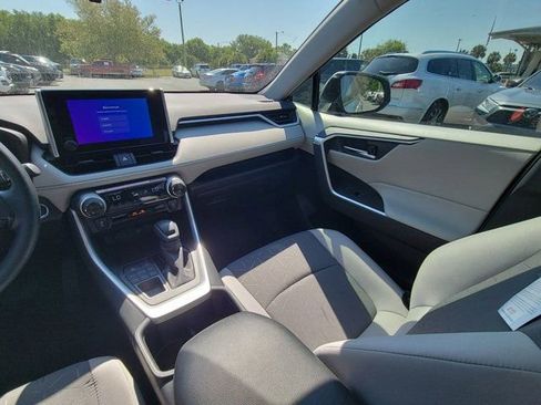 Used 2025 Toyota RAV4 XLE image 3