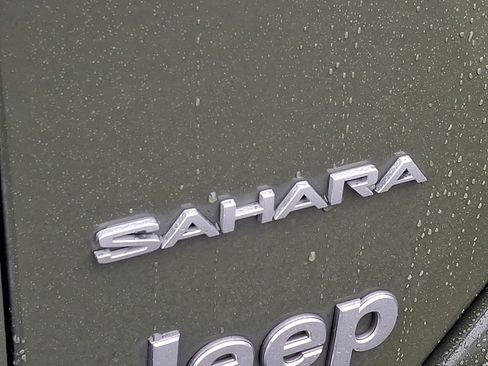 Used 2023 Jeep Wrangler Unlimited Sahara w/ Cold Weather Group AWD/4WD image 17