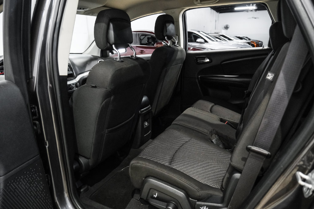 Used 2019 Dodge Journey SE FWD image 36