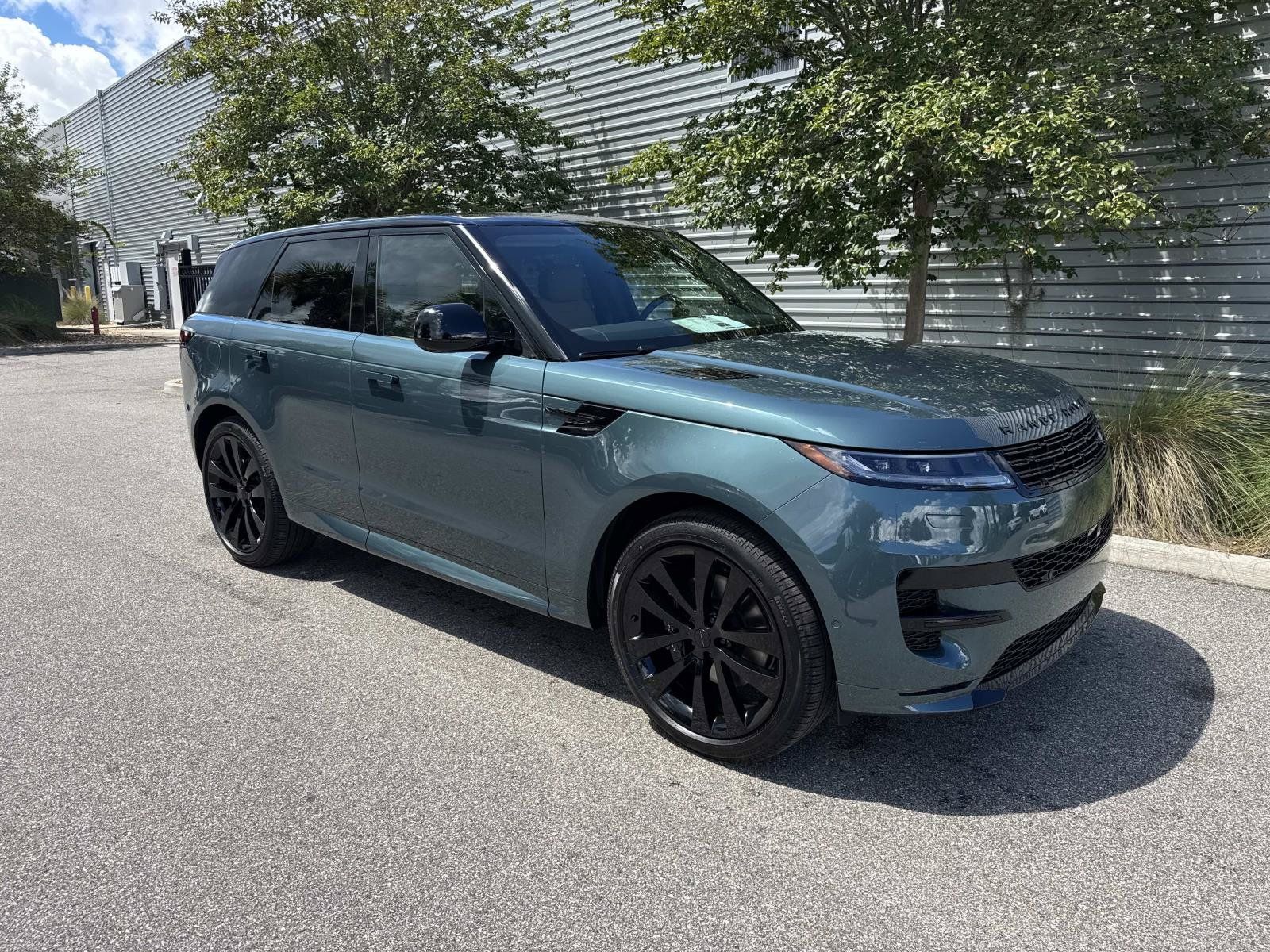 New 2027 Land Rover Range Rover Sport Dynamic SE AWD/4WD image 4