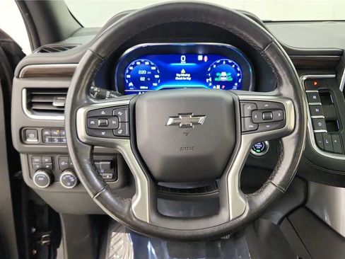 Used 2022 Chevrolet Suburban Z71 w/ Luxury Package AWD/4WD image 39