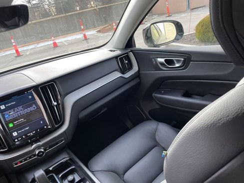 Used 2025 Volvo XC60 B5 Plus image 24