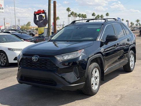 Used 2019 Toyota RAV4 LE image 2