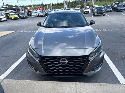 Used 2025 Nissan Altima 2.5 SR FWD image 2