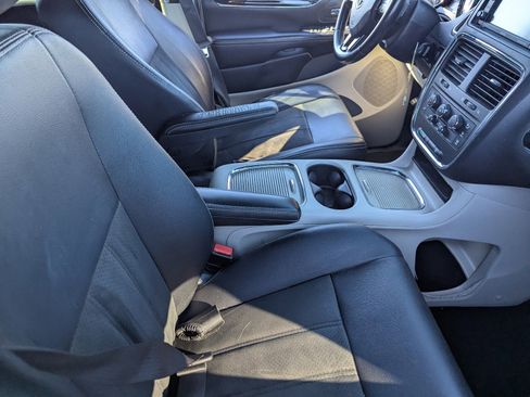 Used 2019 Dodge Grand Caravan SXT image 11