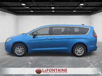 New 2026 Chrysler Pacifica Select
