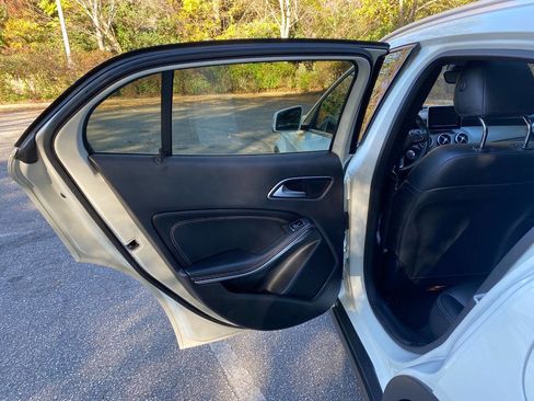 Used 2017 Mercedes-Benz GLA 250 4MATIC image 36