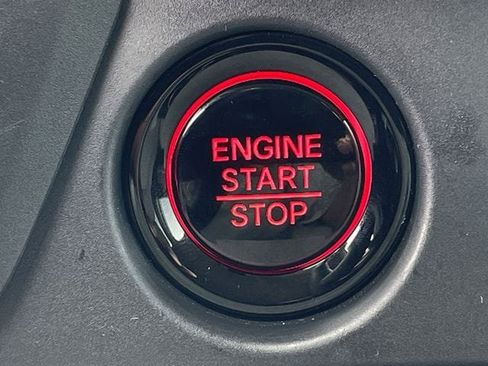 Used 2025 Honda Pilot Touring image 23