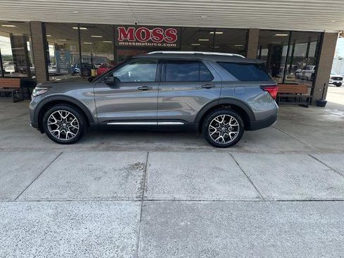 Certified 2025 Ford Explorer Platinum w/ Ultimate Package AWD/4WD image 7