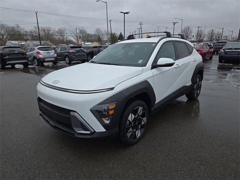 Certified 2025 Hyundai Kona SEL image 2