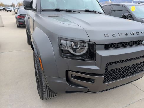 Used 2025 Land Rover Defender 110 image 10